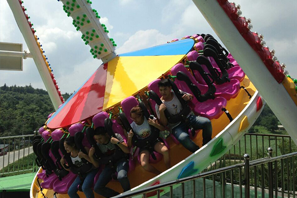 Покупка развлечений. Аттракцион Family Coaster. Экстремальный аттракцион Дискавери. Китайские аттракционы для детей. Аттракцион большой маятник.